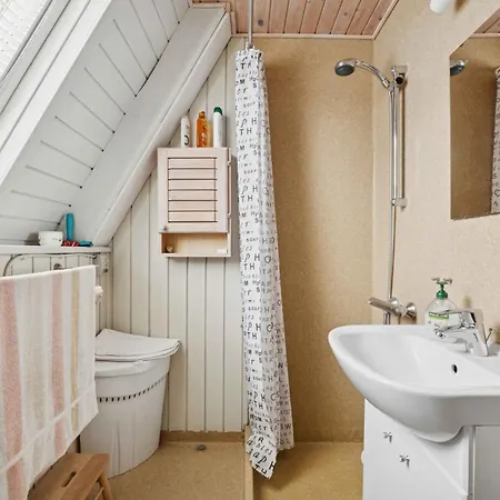 펜션 Lovely With Sea View Torreso