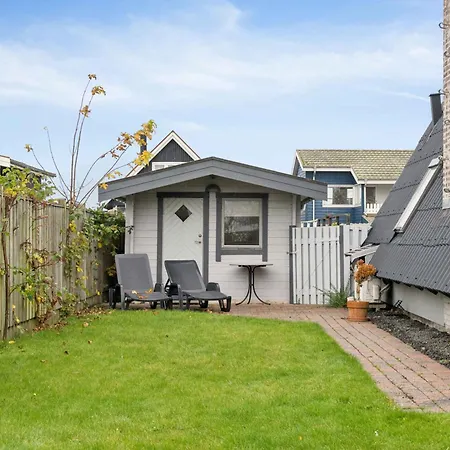 펜션 Lovely With Sea View Torreso